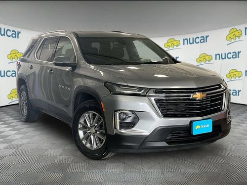 Used 2023 Chevrolet Traverse LT AWD/4WD image 1
