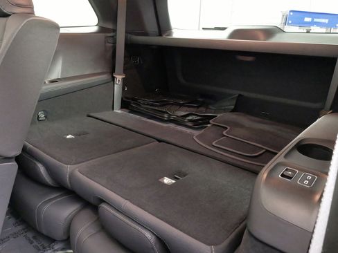 Used 2025 Mercedes-Benz GLS 450 4MATIC image 39