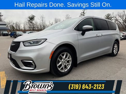 Used 2023 Chrysler Pacifica Touring-L FWD image 1
