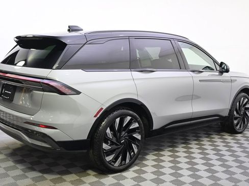 New 2026 Lincoln Nautilus Reserve image 7