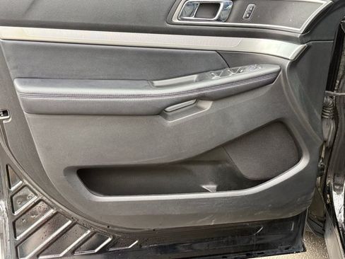 Used 2017 Ford Explorer XLT FWD image 21