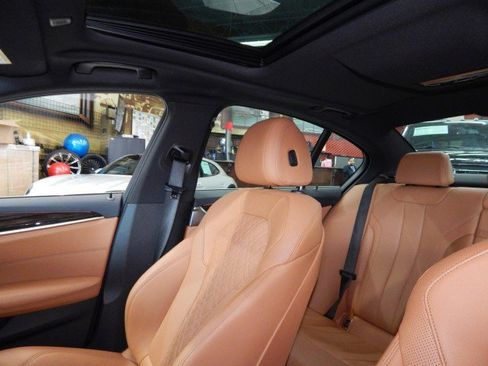 Used 2022 BMW 530i xDrive image 31