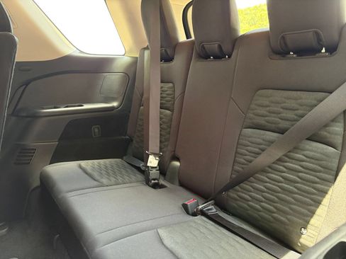 Used 2025 Nissan Pathfinder SV FWD image 31