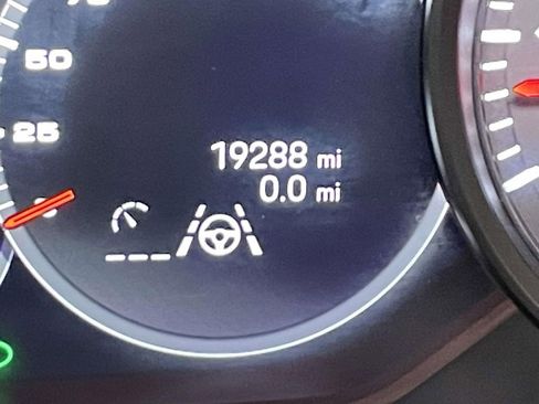 Used 2022 Porsche Cayenne image 44