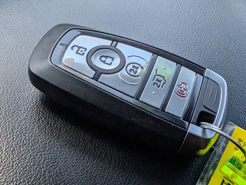 Used 2020 Ford Explorer XLT w/ Equipment Group 202A image 35