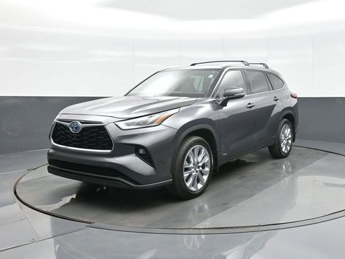 Used 2022 Toyota Highlander Limited image 3