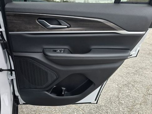 New 2026 Jeep Grand Cherokee Altitude image 40