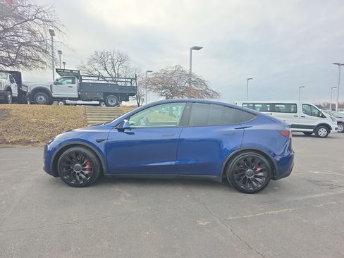 Used 2022 Tesla Model Y Performance image 3