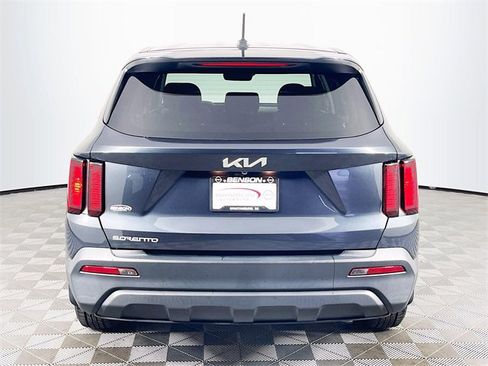Used 2023 Kia Sorento LX image 7