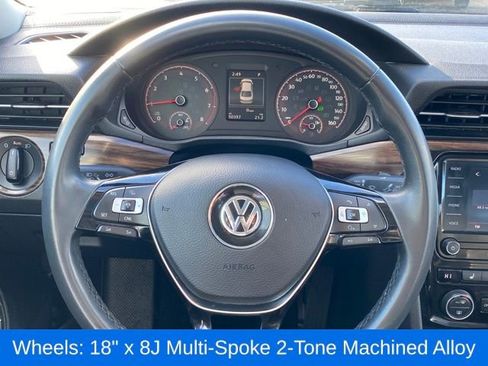 Used 2022 Volkswagen Passat 2.0T image 8