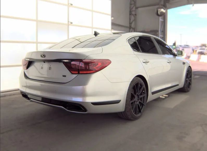 Used 2015 Kia K900 Premium w/ Interior Highline Package RWD image 2