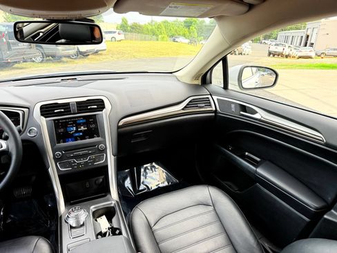 Used 2018 Ford Fusion SE w/ Equipment Group 602A FWD image 23