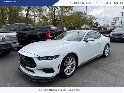 Used 2024 Ford Mustang Coupe RWD image 1