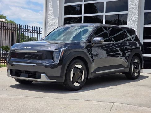 Used 2026 Kia EV9 Light RWD image 9
