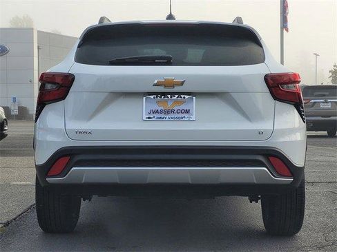 Used 2025 Chevrolet Trax LT w/ Driver Confidence Package image 6