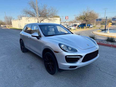 Used 2012 Porsche Cayenne Turbo image 3