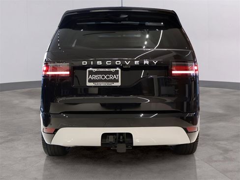 Used 2025 Land Rover Discovery Metropolitan Edition image 11