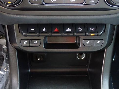 Used 2019 Chevrolet Colorado Z71 AWD/4WD image 19