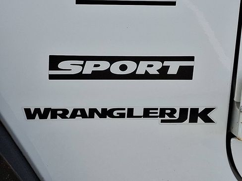 Used 2018 Jeep Wrangler Sport AWD/4WD image 30