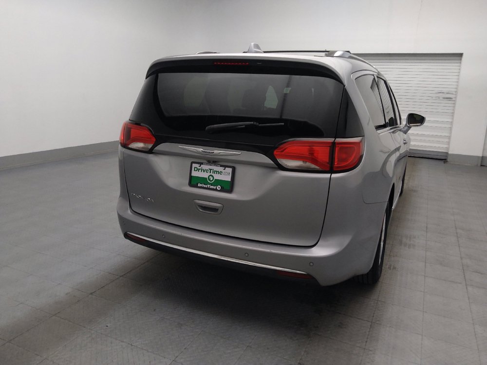 Used 2020 Chrysler Pacifica Touring-L FWD image 7
