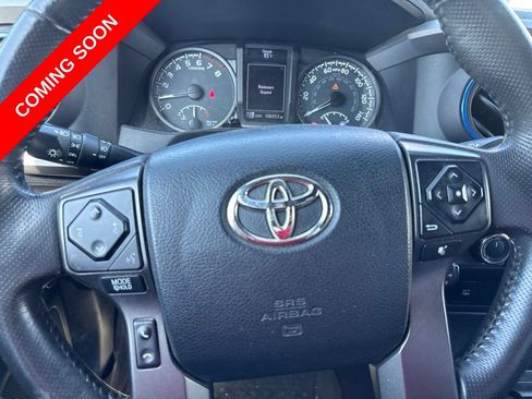 Used 2017 Toyota Tacoma TRD Off-Road AWD/4WD image 19