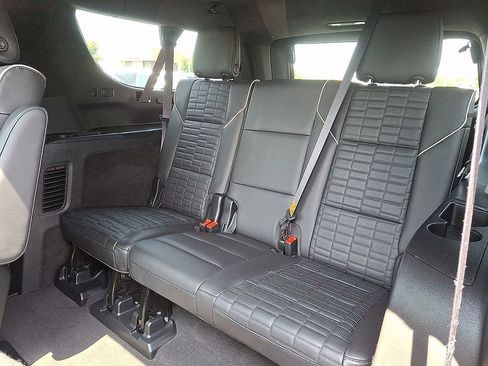Used 2024 Cadillac Escalade ESV Sport Platinum AWD/4WD image 11