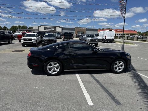 Used 2017 Ford Mustang Coupe RWD image 14