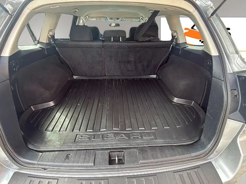 Used 2011 Subaru Outback 2.5i Premium w/ All-Weather Pkg AWD/4WD image 12