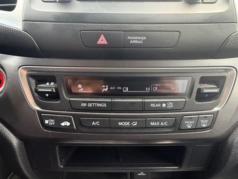 Used 2018 Honda Pilot LX image 30