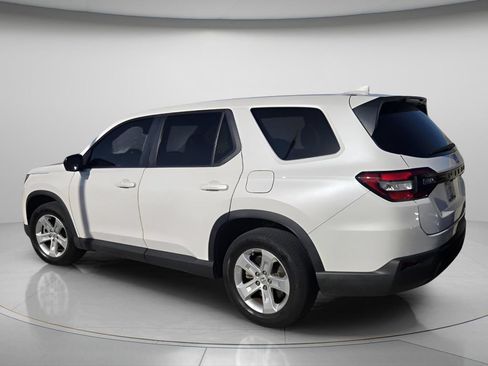 Used 2024 Honda Pilot LX image 4