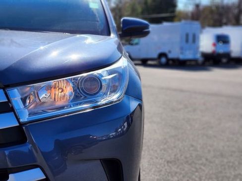 Used 2019 Toyota Highlander XLE AWD/4WD image 10