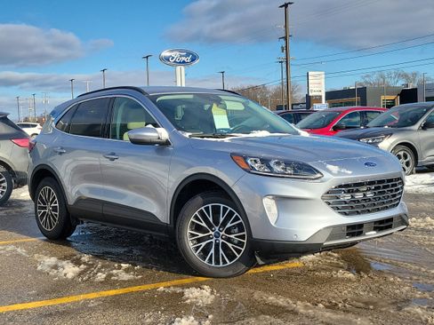 Certified 2022 Ford Escape Titanium image 34