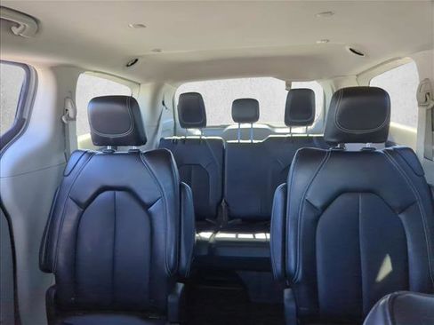 Used 2024 Chrysler Pacifica Touring-L image 20