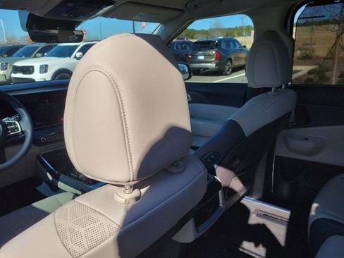 New 2026 Kia Carnival EX image 13