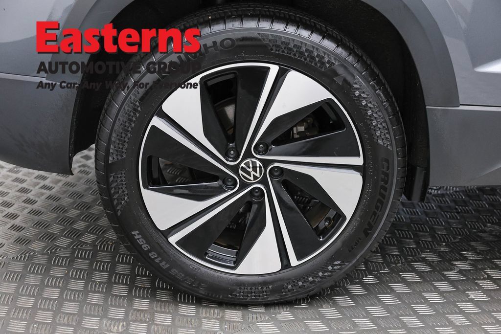 Used 2025 Volkswagen Taos SE AWD/4WD image 29