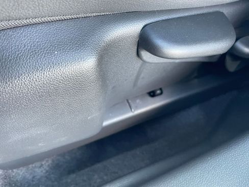 Used 2025 Buick Envista Sport Touring image 23