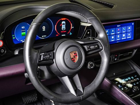 Certified 2025 Porsche Macan 4 Electric AWD/4WD image 18