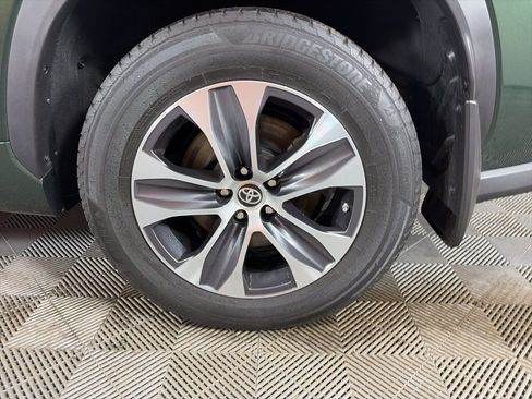 Used 2023 Toyota Highlander XLE AWD/4WD image 23