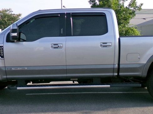 Used 2022 Ford F250 Lariat w/ Lariat Ultimate Package AWD/4WD image 2