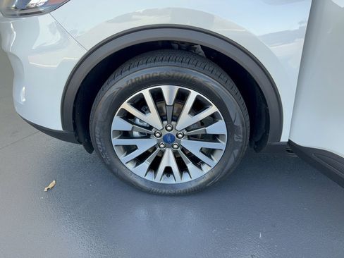 Certified 2022 Ford Escape Titanium AWD/4WD image 35