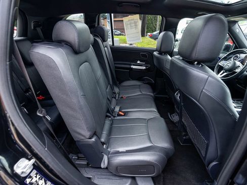 Used 2023 Mercedes-Benz GLB 250 4MATIC w/ Premium Package image 30