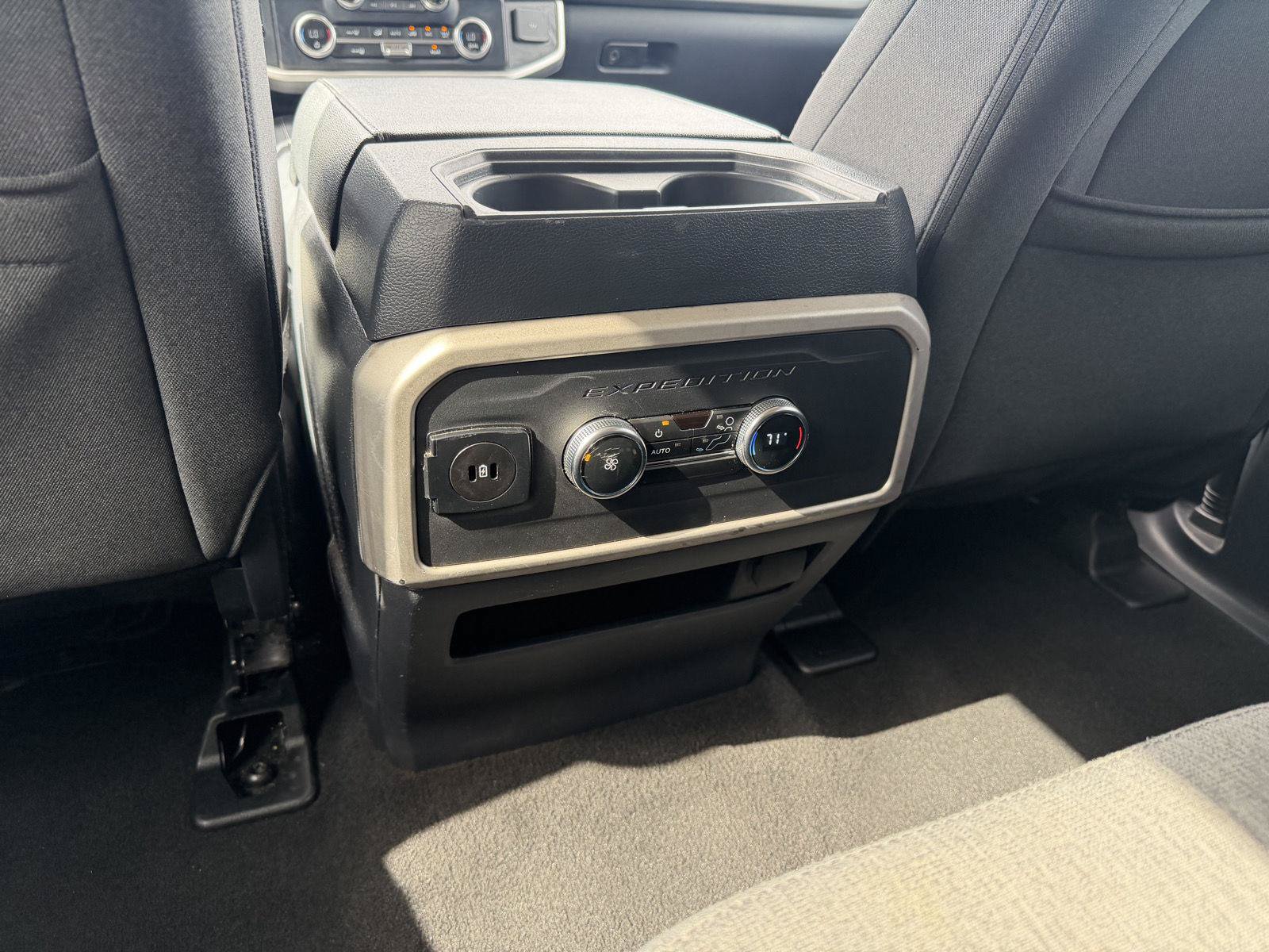 Used 2024 Ford Expedition XLT RWD image 9