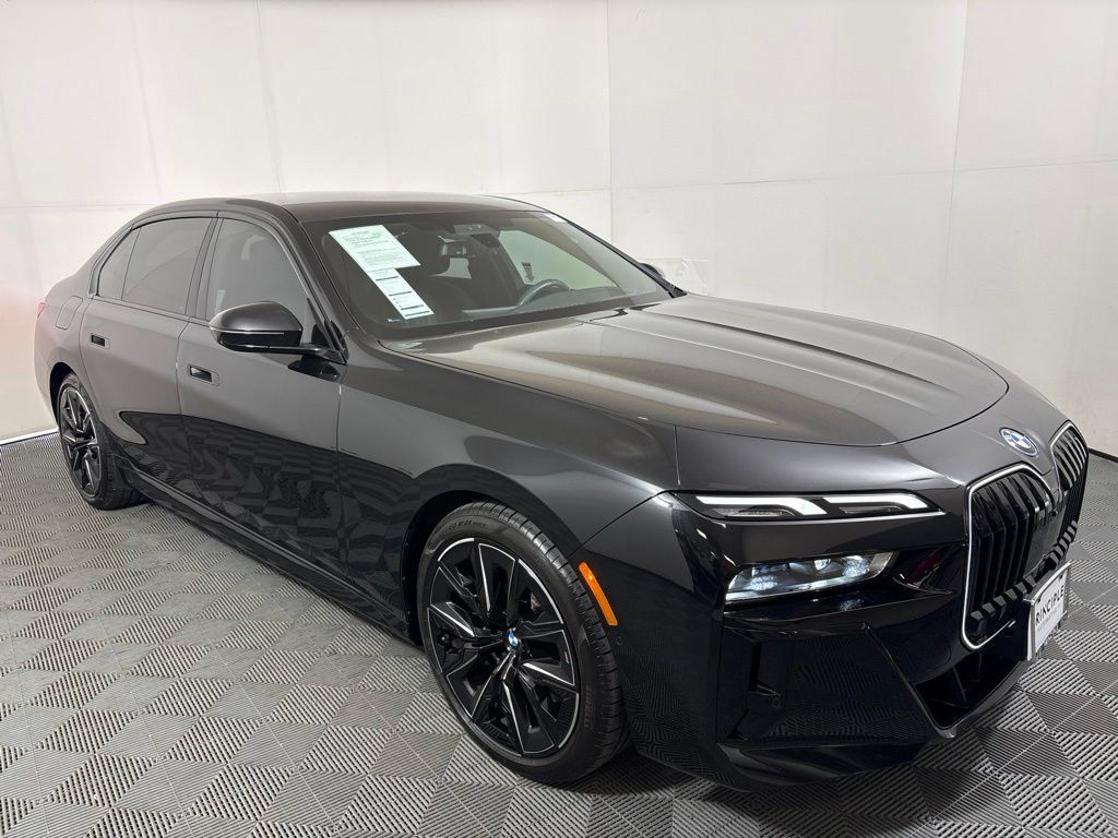 Certified 2025 BMW 750e xDrive AWD/4WD image 4