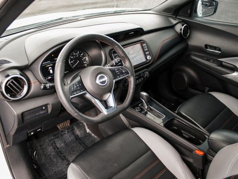 Used 2024 Nissan Kicks SR w/ SR Premium Package FWD image 8
