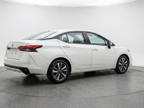 Used 2025 Nissan Versa SV image 9