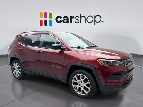 Used 2022 Jeep Compass Latitude w/ Sun and Sound Group AWD/4WD image 7