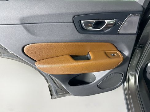 Used 2018 Volvo XC60 T6 Inscription w/ Convenience Package image 26