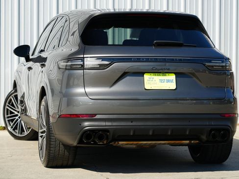 Used 2023 Porsche Cayenne AWD/4WD image 6