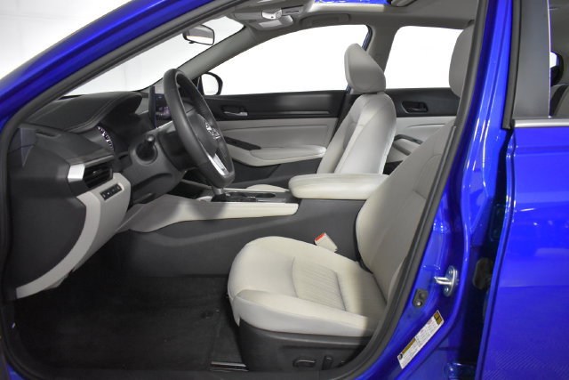 Certified 2025 Nissan Altima 2.5 SV w/ SV Premium Package AWD/4WD image 10
