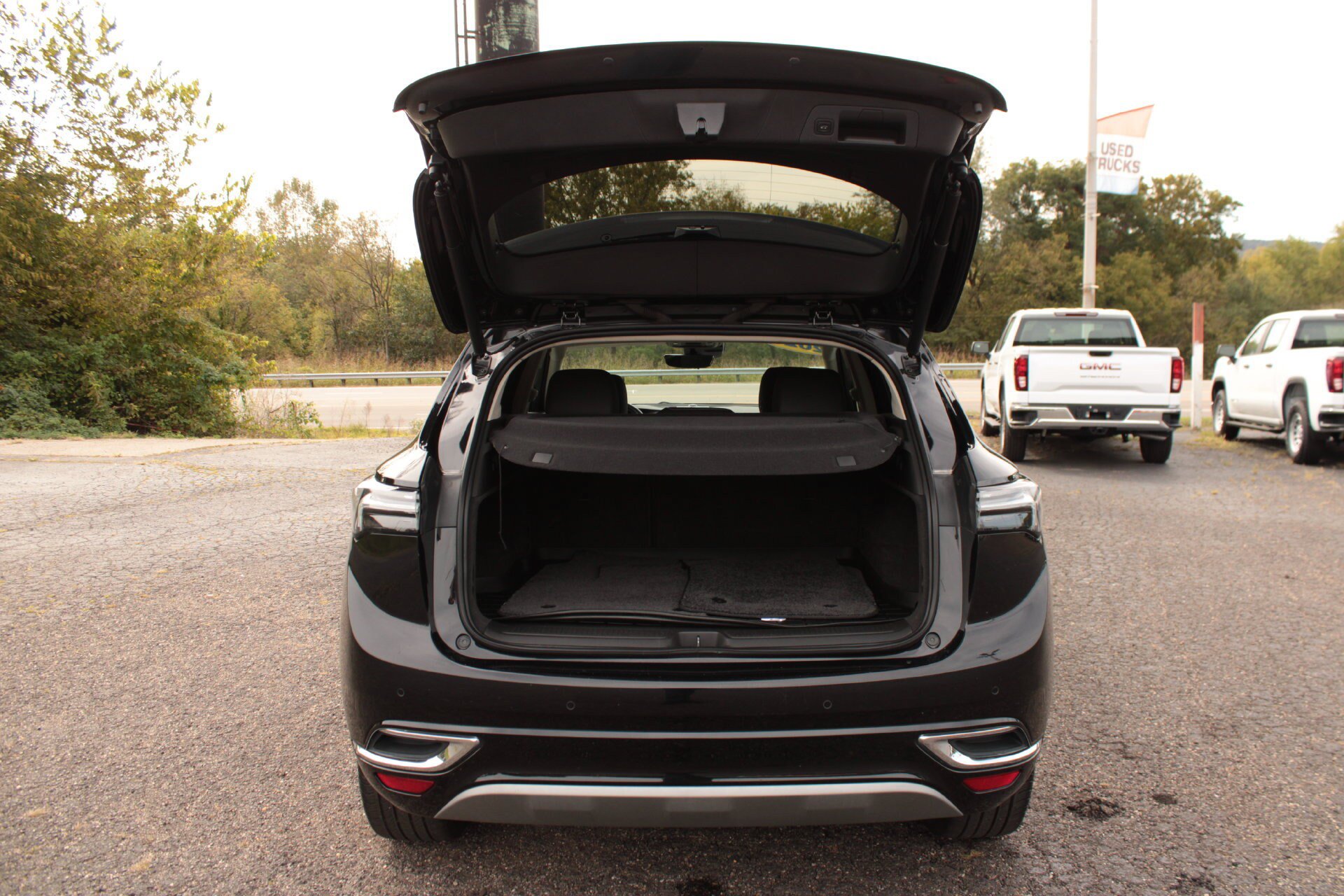 Used 2022 Buick Envision Avenir w/ Technology Package II FWD image 8